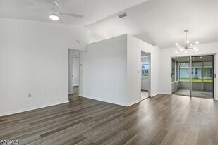 19378 Coraltree Ct in Lehigh Acres, FL - Building Photo