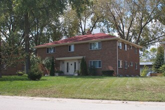 5327 N Mohawk Ave in Glendale, WI - Foto de edificio - Building Photo