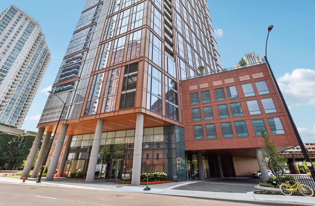 345 N Canal St, Unit 1205 in Chicago, IL - Building Photo