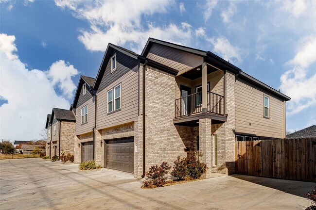 4677 Bellfort Ave in Houston, TX - Building Photo - Building Photo