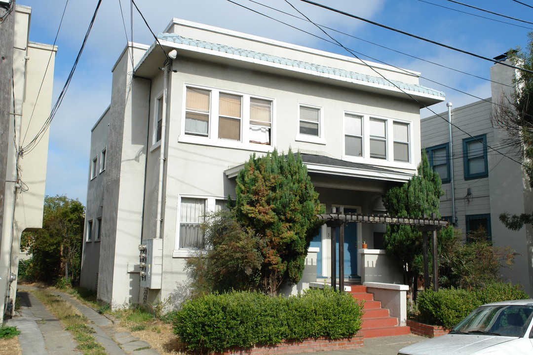 3915-3919 Clarke St in Oakland, CA - Foto de edificio