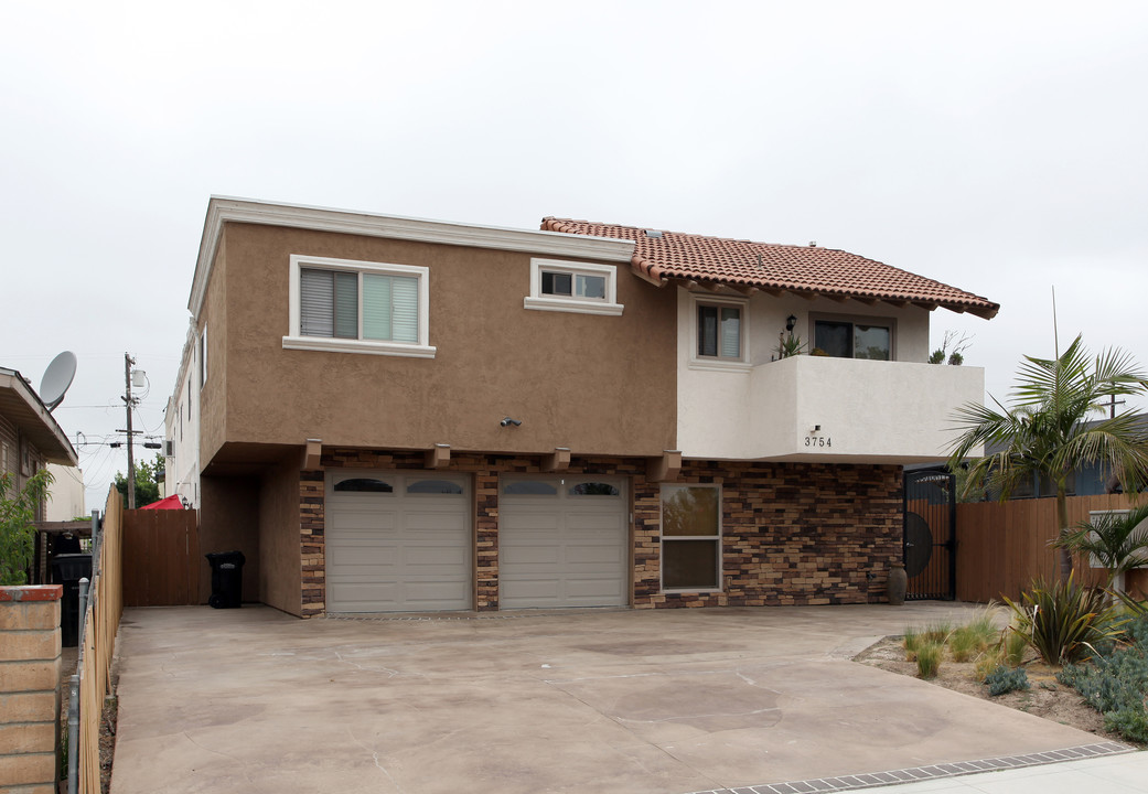 3754 Cherokee Ave in San Diego, CA - Foto de edificio