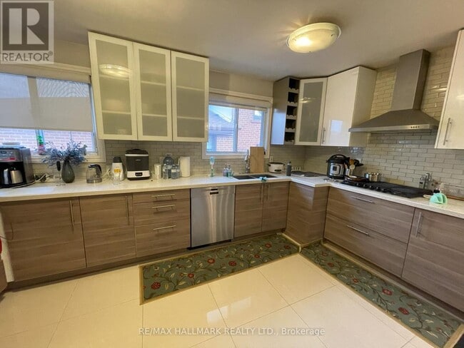 7 Sepia Dr in Toronto, ON - Building Photo - Building Photo