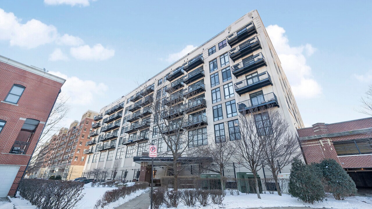 1525 S Sangamon St, Unit 715 in Chicago, IL - Building Photo