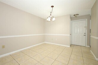 204 Dorchester Square in Lake Mary, FL - Foto de edificio - Building Photo