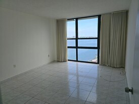 600 NE 36th St, Unit 1912 in Miami, FL - Building Photo
