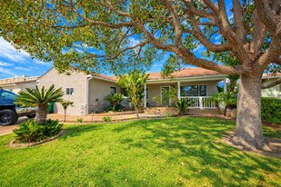 5682 Mary Ln Dr in San Diego, CA - Building Photo