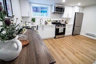 142 Young St in Ottawa, ON - Building Photo - Building Photo