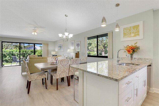 105 Club Dr in Palm Beach Gardens, FL - Building Photo - Building Photo