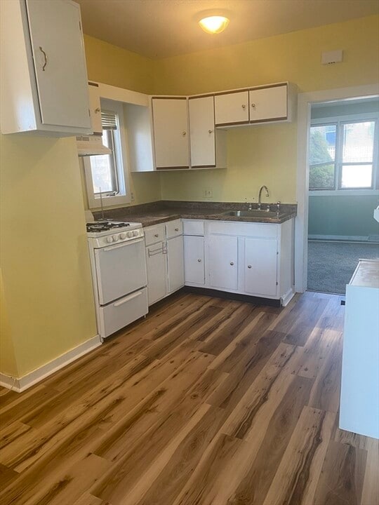 71 Bay St in Hull, MA - Building Photo