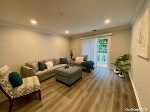14 Sylvan Ln-Unit -14 in Port Jefferson Station, NY - Building Photo - Building Photo