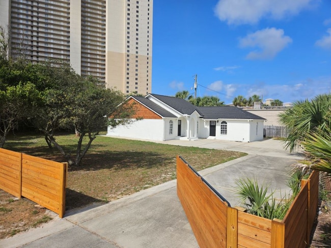 16817 Lisbon Ave in Panama City Beach, FL - Building Photo - Building Photo