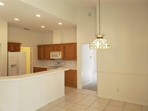 327 N Taylor Rd in Seffner, FL - Building Photo - Building Photo