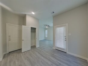 9835 Willow Creek Commerce Dr in Tomball, TX - Foto de edificio - Building Photo