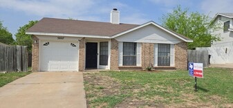 3807 Pickwick Ln in Killeen, TX - Building Photo