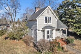 225 S Park St in Dahlonega, GA - Building Photo