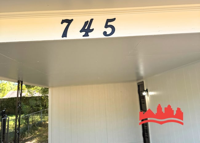 745 Margie Dr in Memphis, TN - Building Photo - Building Photo