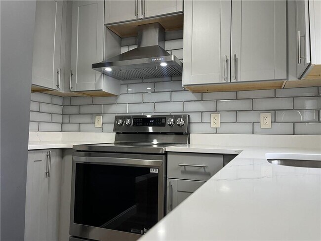 11 Newcomb St in Providence, RI - Building Photo - Building Photo