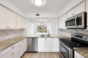 9650 Victoria Ln in Naples, FL - Building Photo