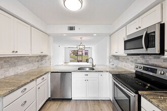9650 Victoria Ln in Naples, FL - Building Photo - Building Photo