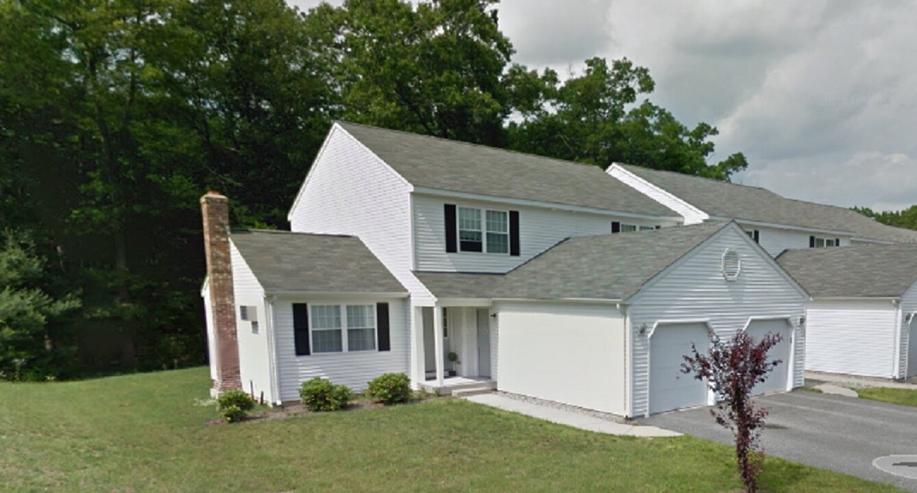 52 Hilltop Dr, Unit #6 in North Windham, CT - Building Photo
