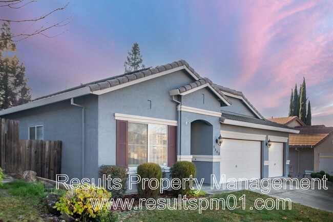 2302 Holly Dr in Rocklin, CA - Building Photo - Building Photo