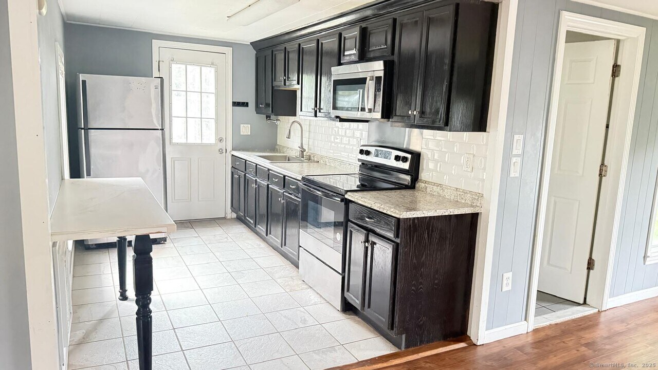 3 Anderson Ave in New Milford, CT - Building Photo
