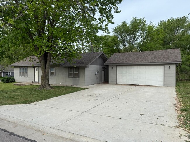 1201 Dearborn St in Augusta, KS - Building Photo - Building Photo
