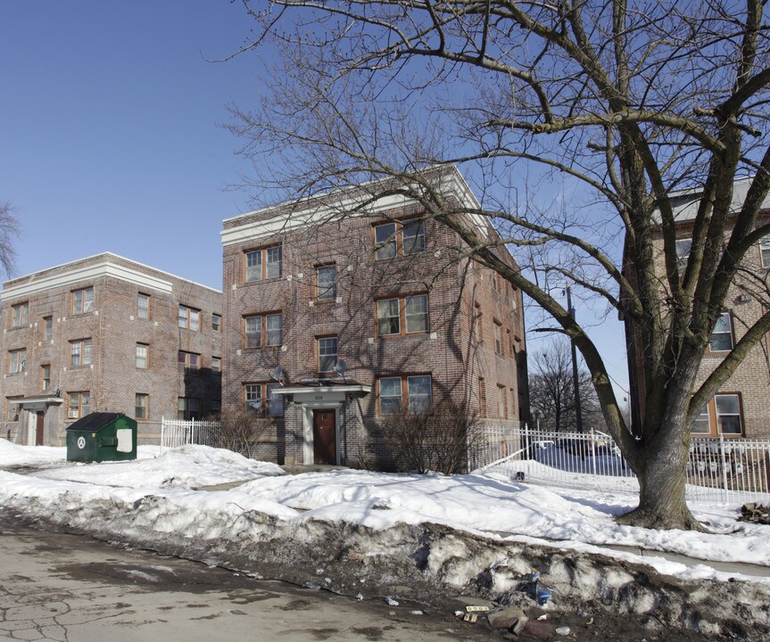 6th and Hickman Apartments in Des Moines, IA - Building Photo