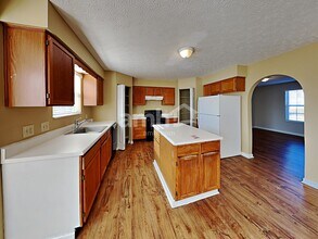 5779 Tampico Dr in Galloway, OH - Building Photo - Building Photo