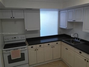1301 NE Miami Gardens Dr, Unit 602W in Miami, FL - Building Photo - Building Photo