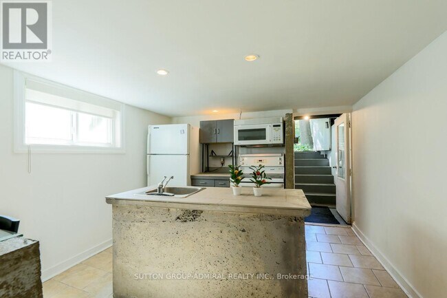 70 Carlaw Ave in Toronto, ON - Building Photo - Building Photo