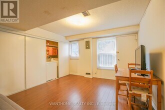 44 Freshmeadow Dr in Toronto, ON - Building Photo - Building Photo
