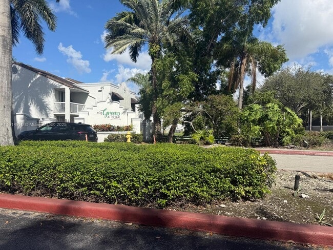 9723 NW 49th Terrace in Doral, FL - Building Photo - Building Photo