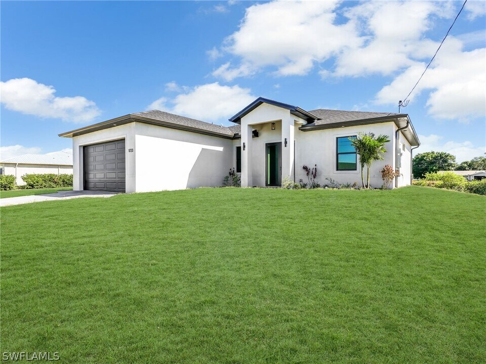 319 NW 14th St in Cape Coral, FL - Building Photo