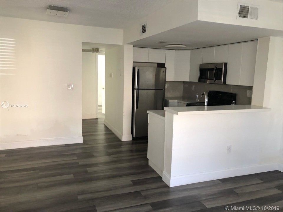 8580 NW 6th Ln-Unit -6-104 in Miami, FL - Building Photo