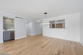 6080 Pelican Bay Blvd in Naples, FL - Building Photo - Building Photo