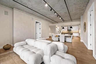 111 S Peoria St in Chicago, IL - Building Photo - Building Photo