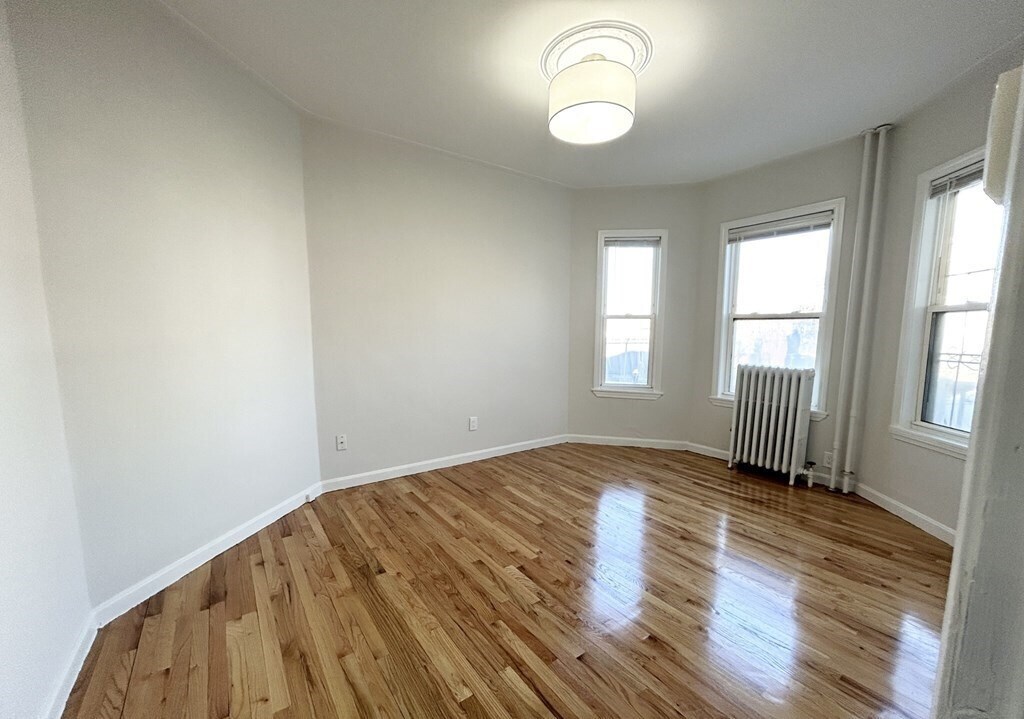 151 E Cottage St in Boston, MA - Building Photo