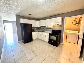 812 5th St, Unit B in West Palm Beach, FL - Building Photo