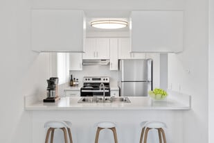 Naples Court in Chula Vista, CA - Building Photo