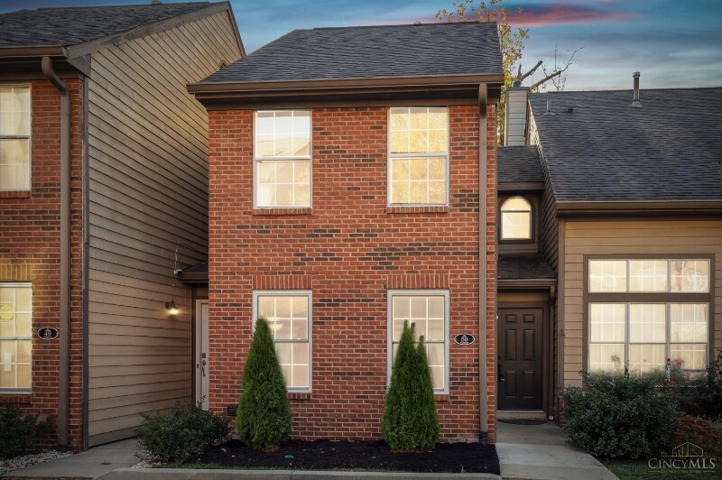 10555 Montgomery Rd in Montgomery, OH - Foto de edificio