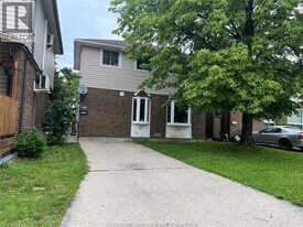 1464 Bayswater Crescent in Windsor, ON - Building Photo