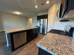 407 Marimoor Dr in Hutto, TX - Building Photo - Building Photo