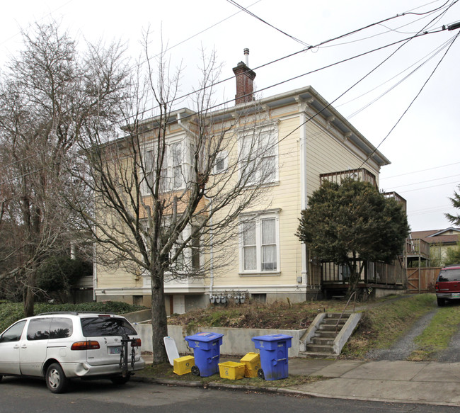 534 SE 19th Ave in Portland, OR - Foto de edificio - Building Photo