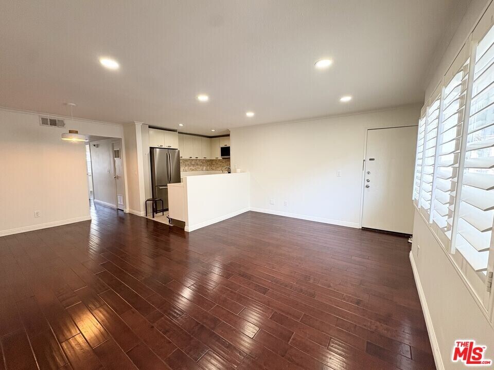 957 S Gramercy Dr in Los Angeles, CA - Building Photo