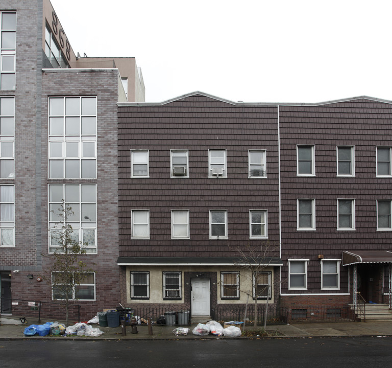 864 Metropolitan Avenue in Brooklyn, NY - Building Photo