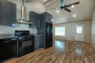 2705 La Mesa Dr in Austin, TX - Building Photo - Building Photo