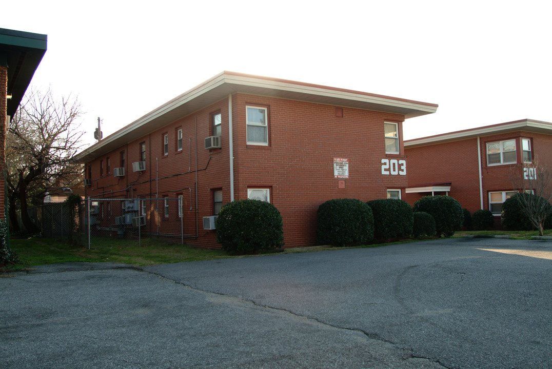 205 E Ocean View Ave in Norfolk, VA - Building Photo