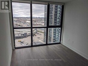 2916 Hwy 7 in Vaughan, ON - Building Photo - Building Photo